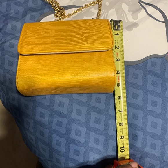 Vintage Gold Shoulder Bag - Picture 3 of 16